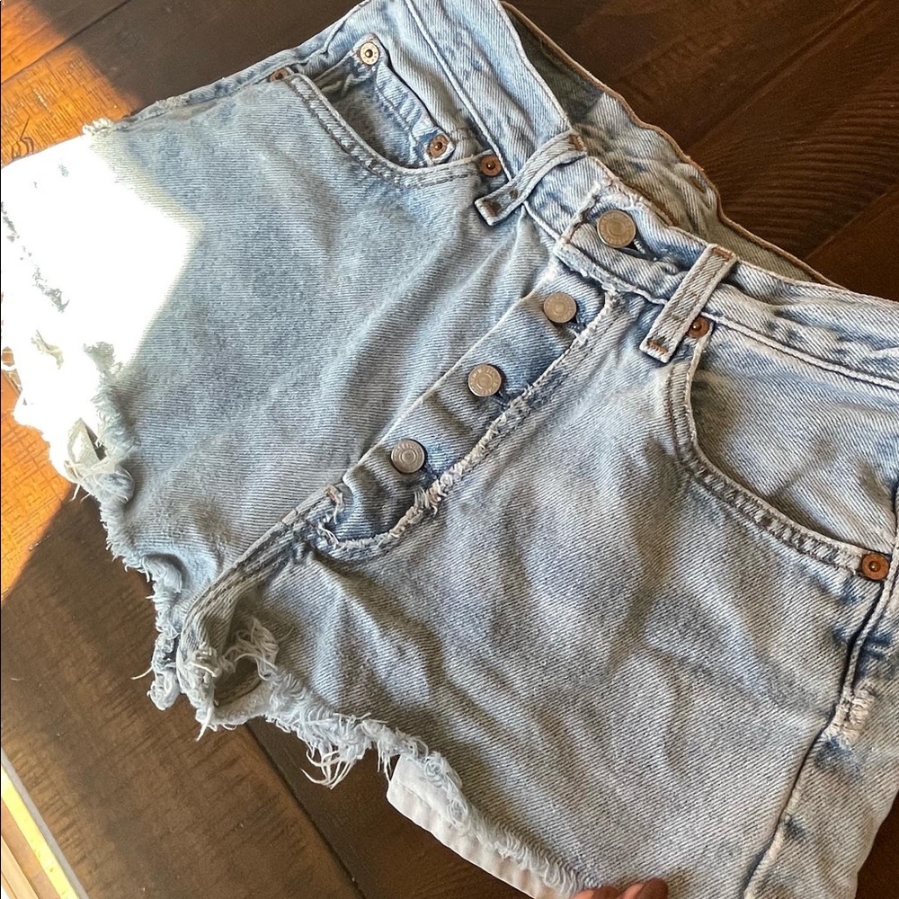 Levi booty shorts